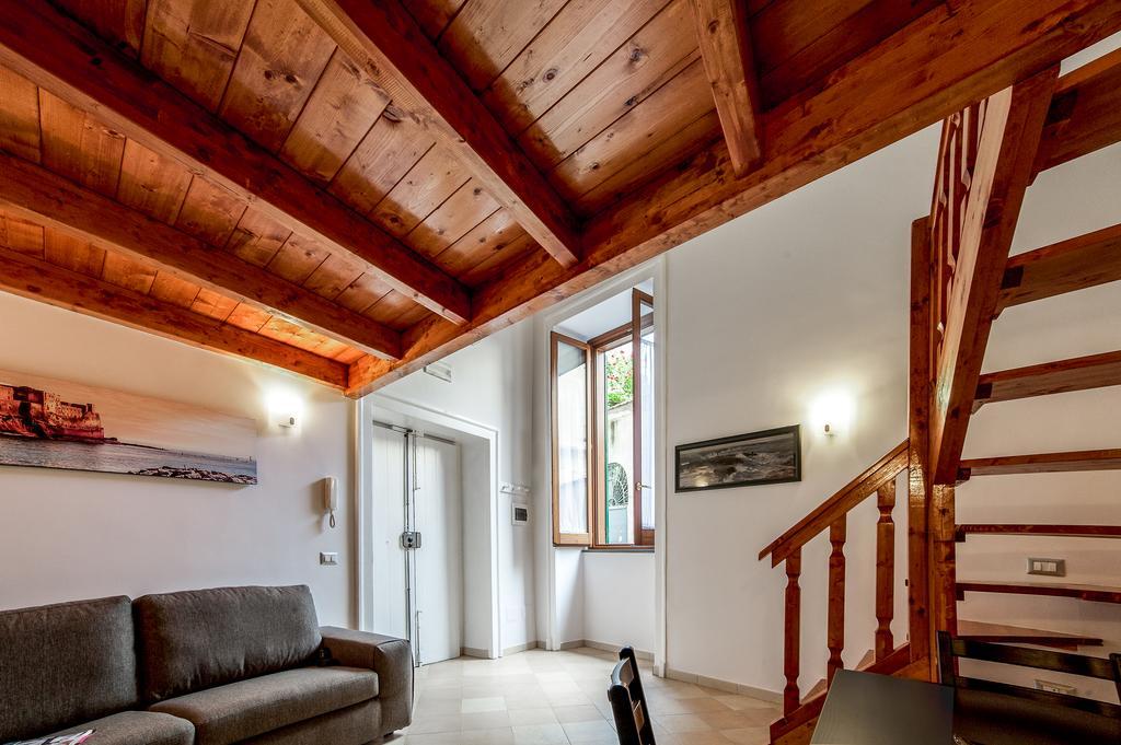 Casa Daila Apartment เนเปิลส์ ภายนอก รูปภาพ